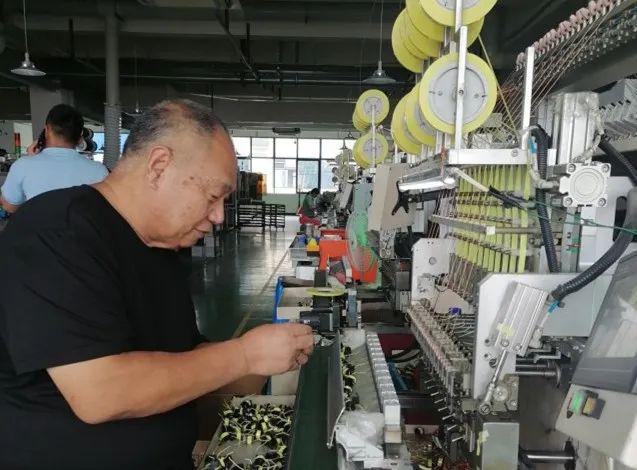 四川省電子學(xué)會(huì)專家一行赴綿陽(yáng)經(jīng)開(kāi)區(qū)積家工業(yè)園電子廠調(diào)研