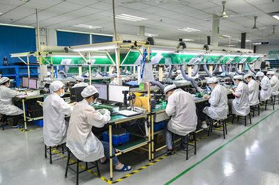 東莞市企業開足馬力抓生產 銷售電子產品